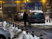Biciclist în Piața George Enescu (Ateneu)  » Click pentru a mari ->