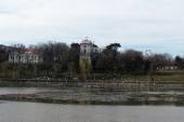 Vedere dinspre ansamblul monument Palatul Ghica-Tei  » Click pentru a mari ->