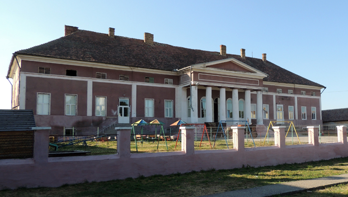 Reședința Mocsonyi, sat Foeni, jud. Timiș (2013) - foto: Majaru Anca, Chira Cristina. Imaginea este disponibilă sub termenii licenței CC-BY-NC
